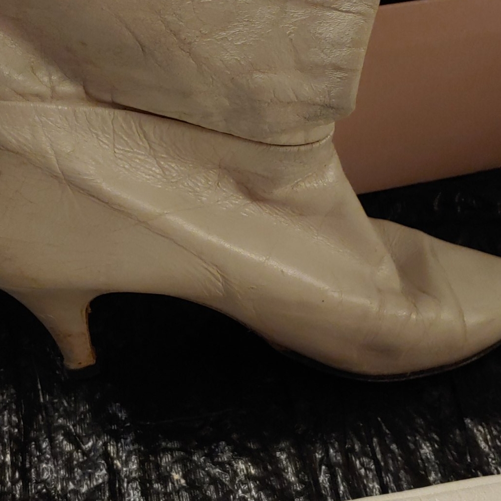 Boot - Picture 2 of 3